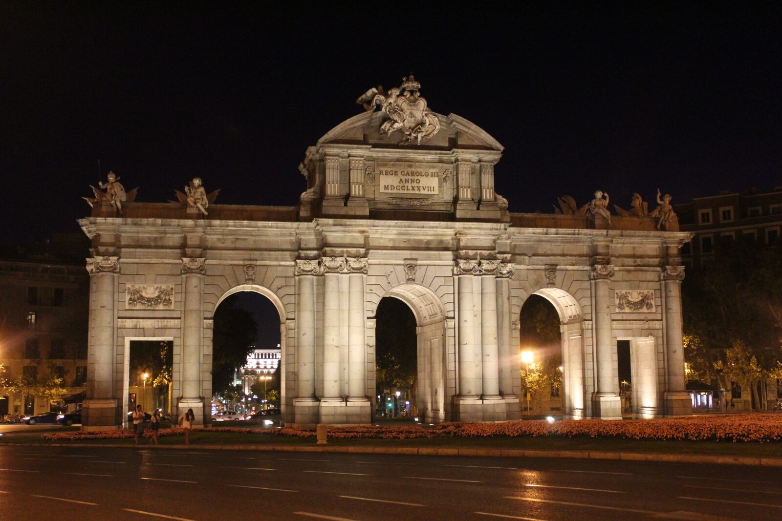 Canon EOS 4000D (EOS Rebel T100 / EOS 3000D) sample photo. Taxi, madrid, spain photography