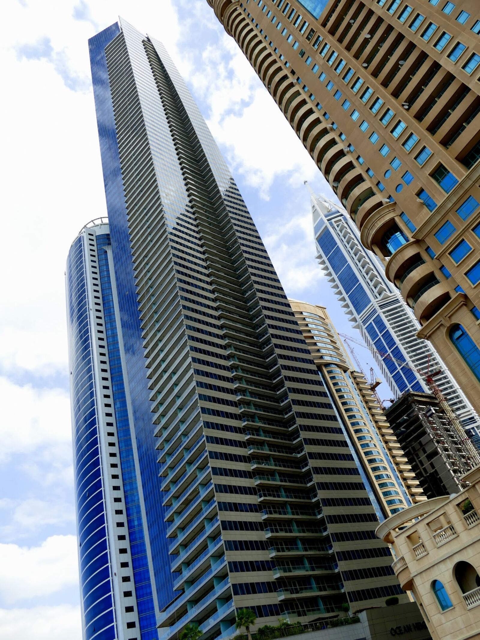 Panasonic Lumix DMC-FZ1000 sample photo. Architecture, skyscraper, facade photography