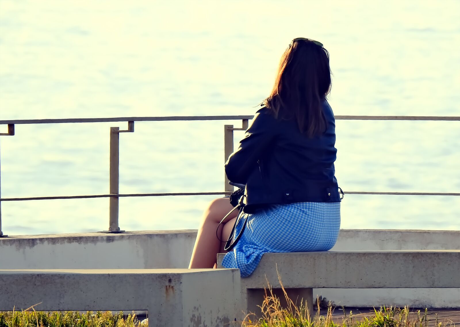 Nikon Coolpix P900 sample photo. Woman, siting, site photography