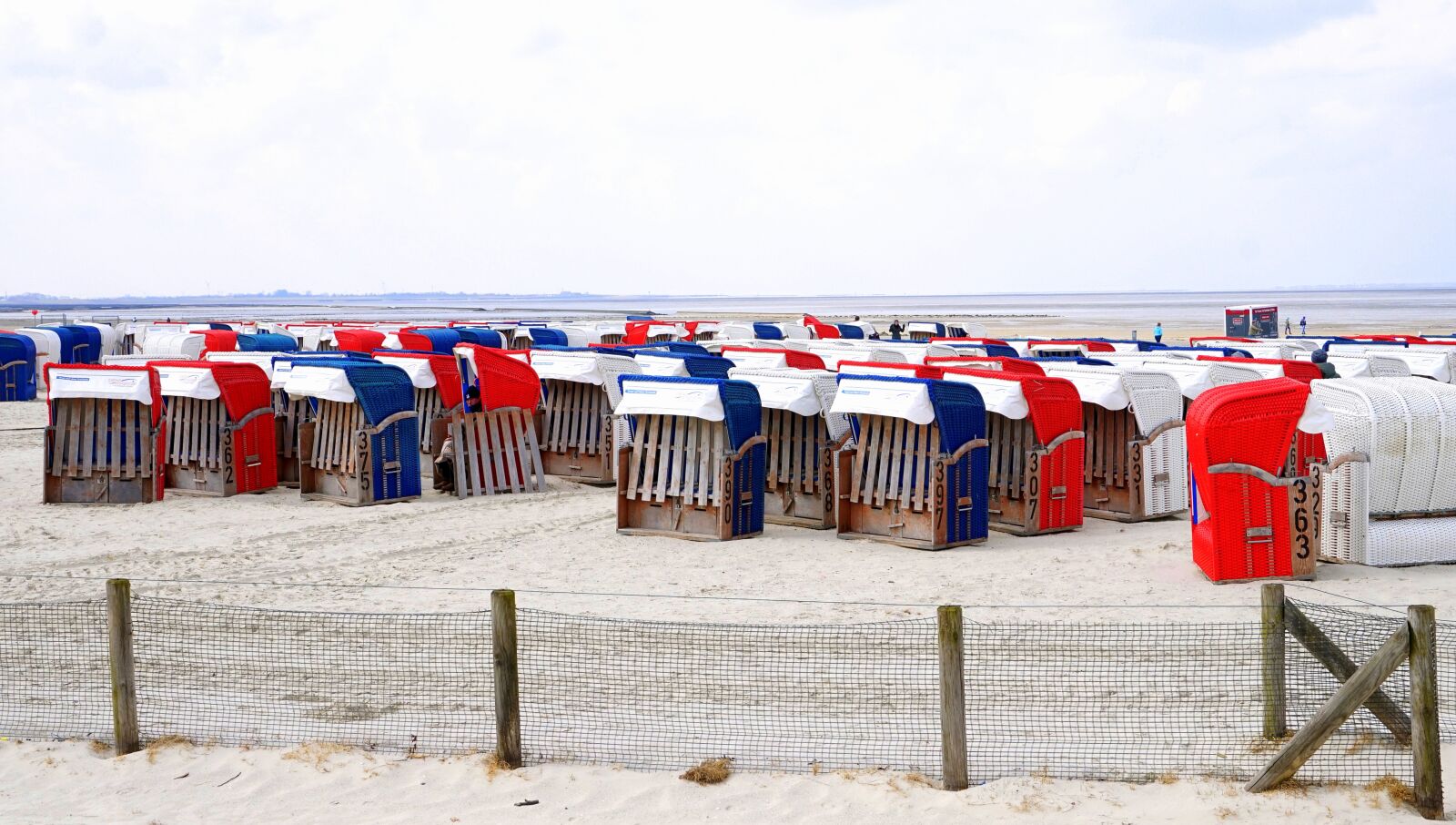 Sony Alpha a5000 (ILCE 5000) sample photo. Beach chair, coast, beach photography