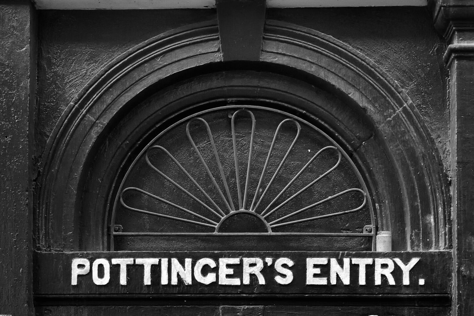 Nikon D5500 sample photo. Gateway, pottinger's entry, belfast photography