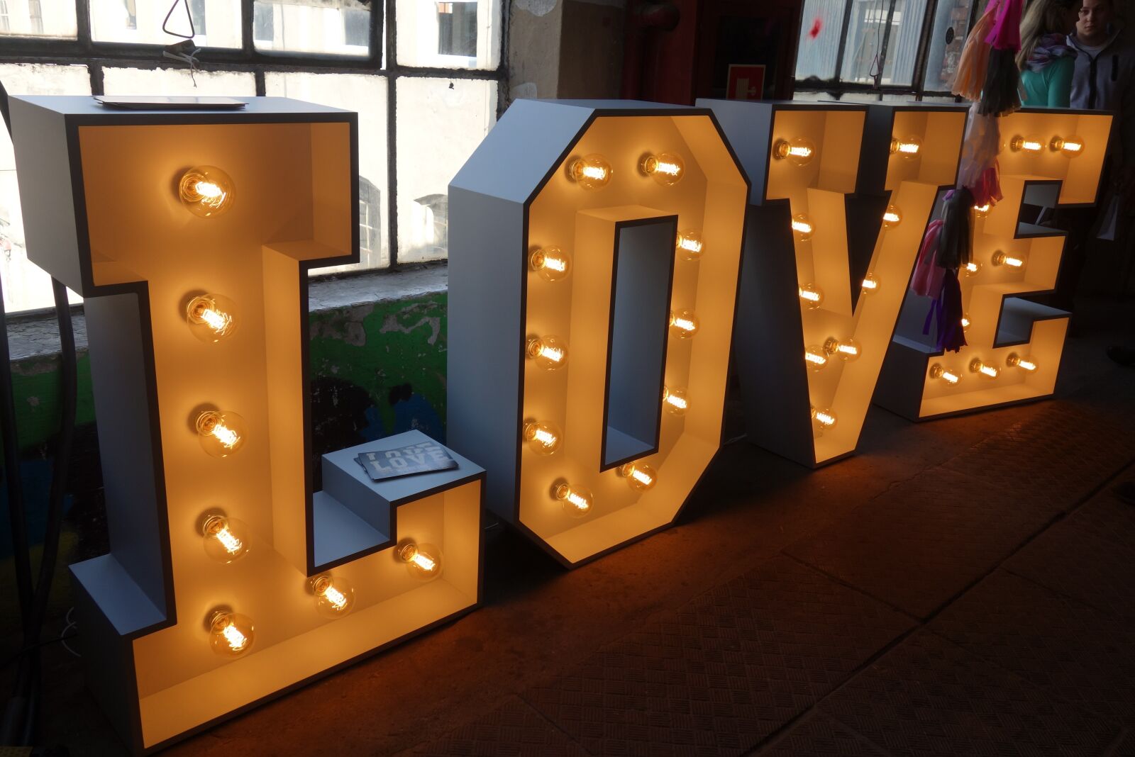 Sony Cyber-shot DSC-RX100 sample photo. The inscription, love, para photography