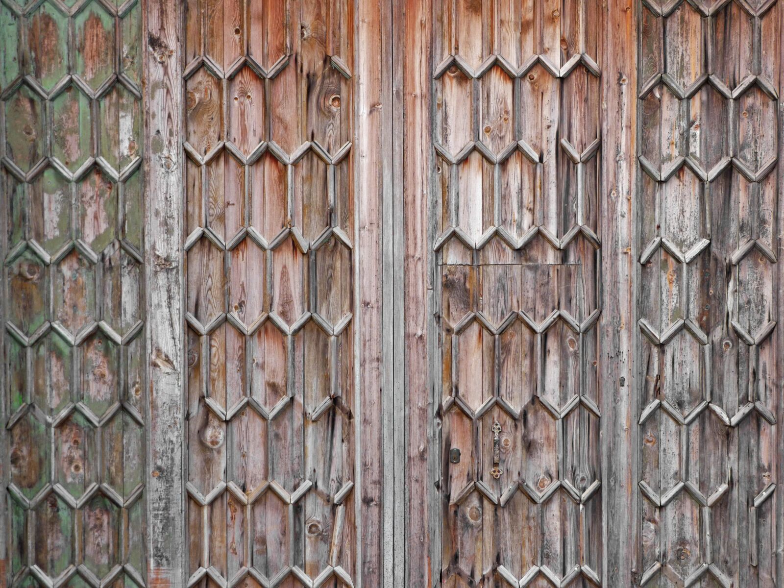 Panasonic Lumix DMC-FZ70 sample photo. Door, old, wood photography