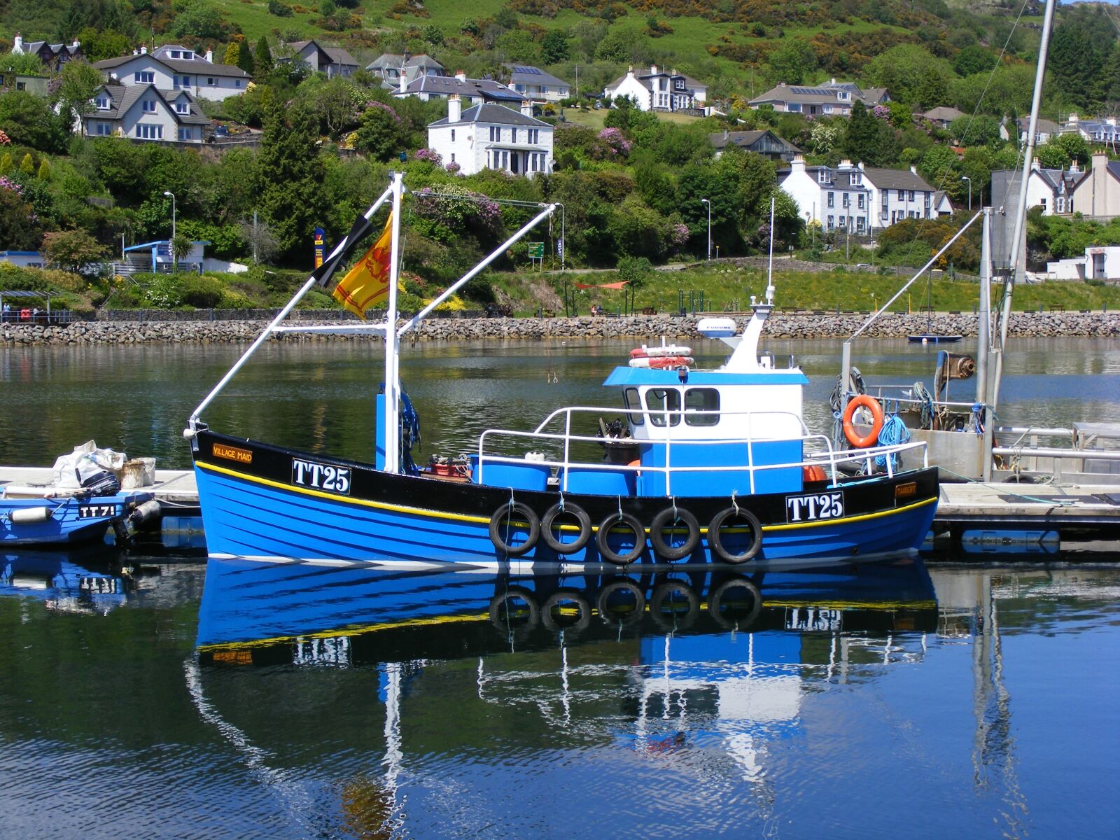 Fujifilm FinePix S5800 S800 sample photo. Fishing boat, tarbert, loch photography