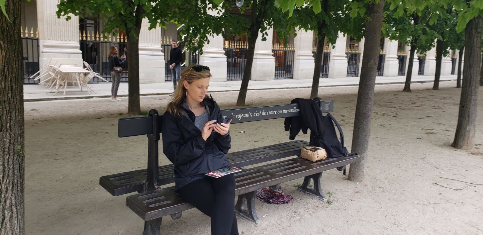Samsung Galaxy S9 sample photo. Woman on bench, paris photography