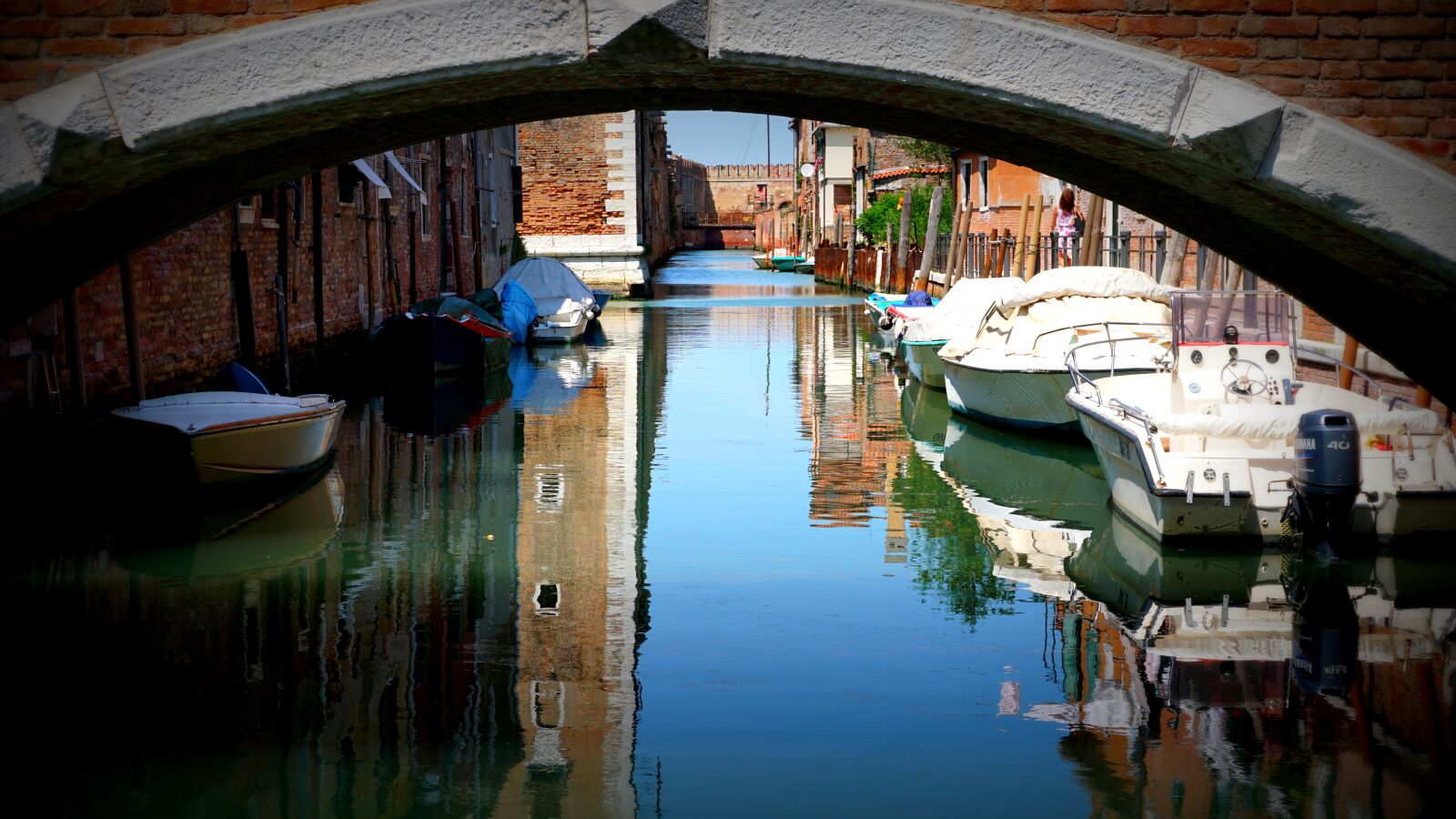 Sony a6000 sample photo. Venice, boats, mirroring photography