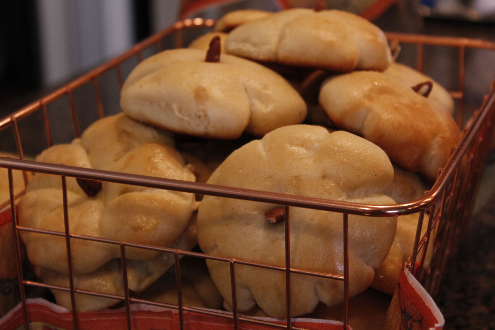 Canon EOS 1300D (EOS Rebel T6 / EOS Kiss X80) sample photo. Basket, biscuit, biscuits, dinner photography