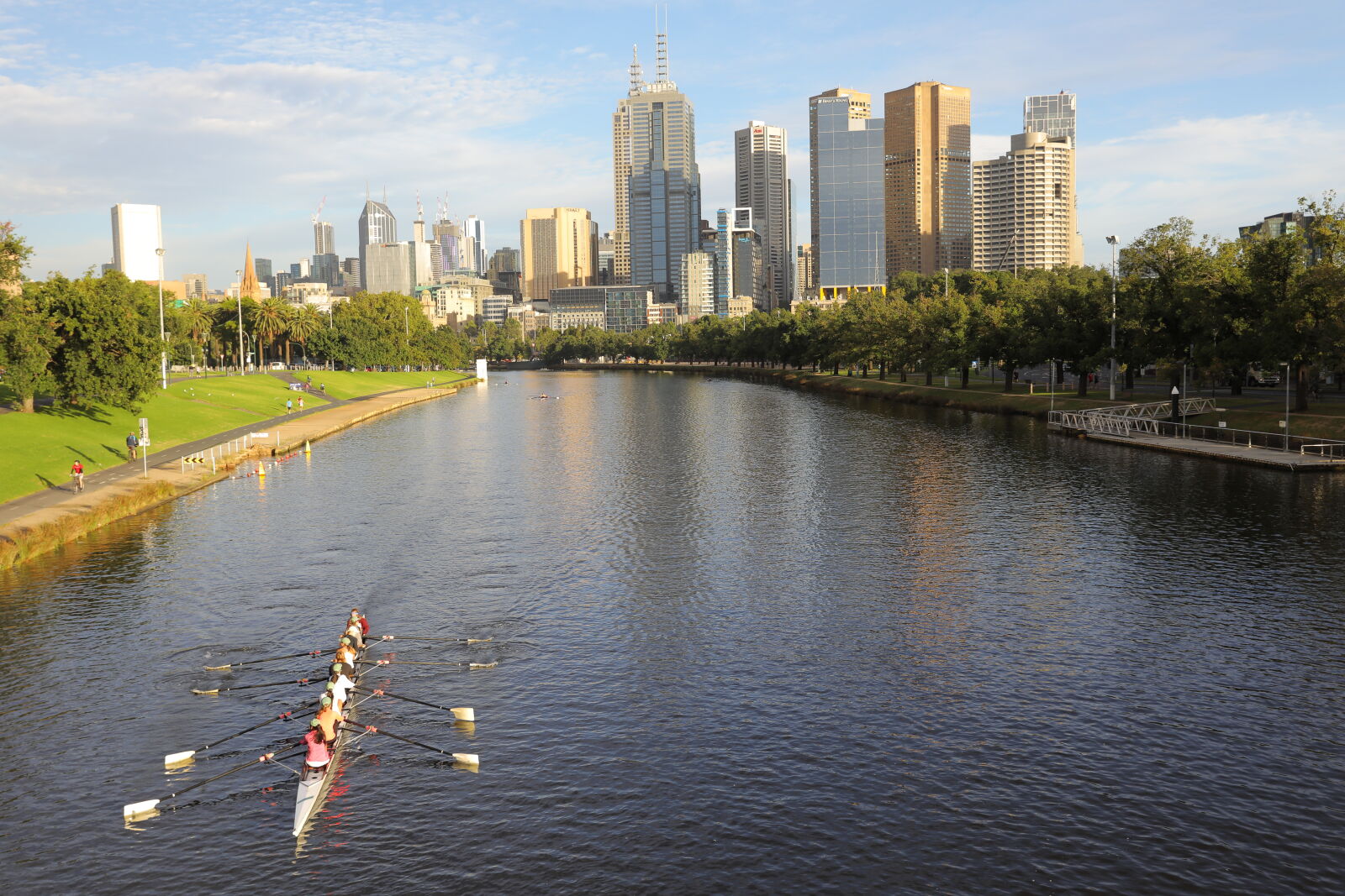 Canon EOS 5D Mark IV sample photo. City, melbourne, river, rower photography