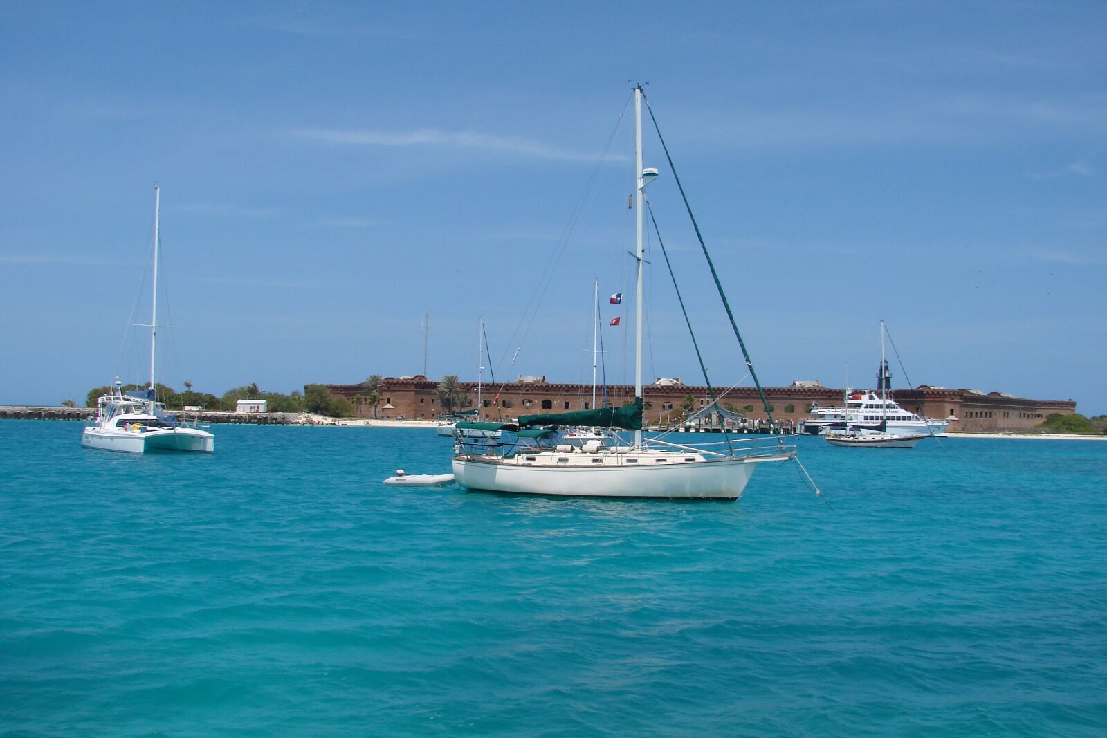 Sony DSC-H5 sample photo. Fort jefferson, sailboat, water photography
