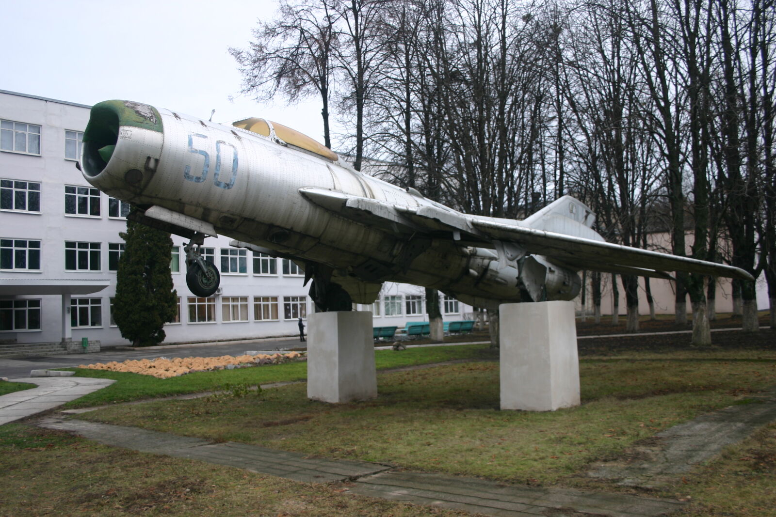 Canon EOS 300D (EOS Digital Rebel / EOS Kiss Digital) sample photo. Jet, monument, plane, ukraine photography