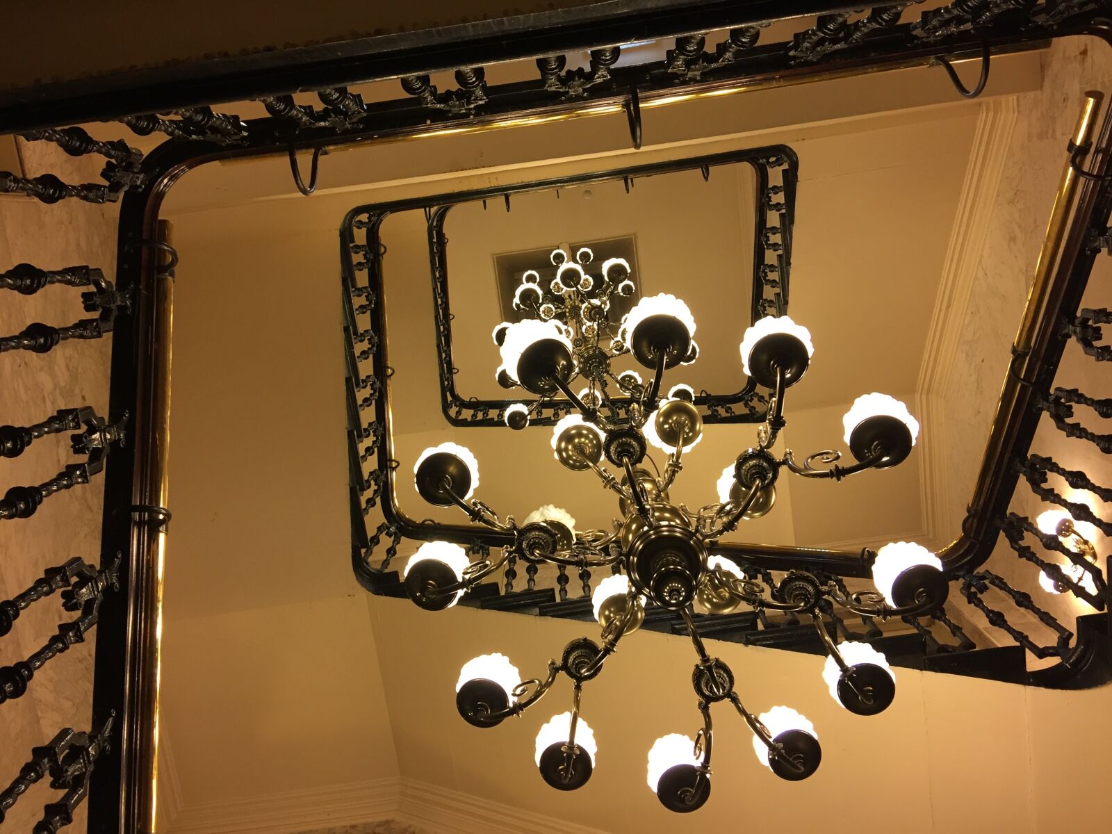 iPhone 6 Plus back camera 4.15mm f/2.2 sample photo. London, light, lamp photography