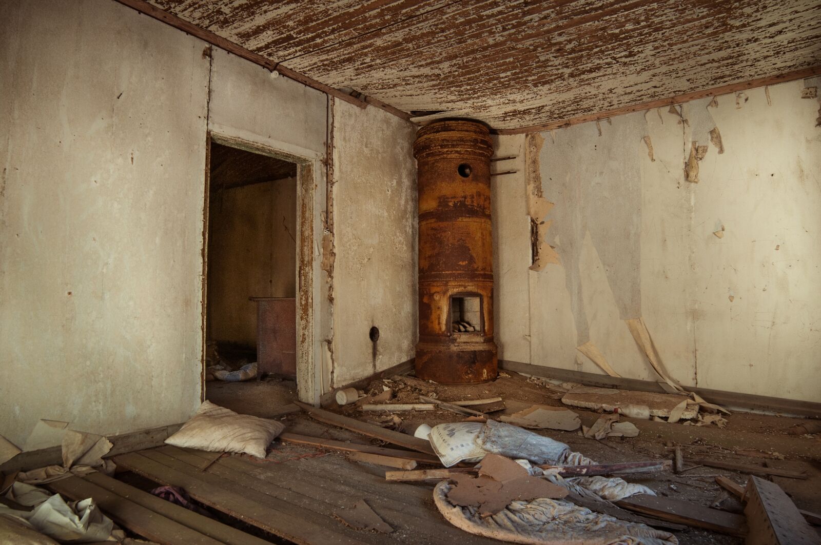 Nikon D5000 sample photo. Abandoned, house, old photography