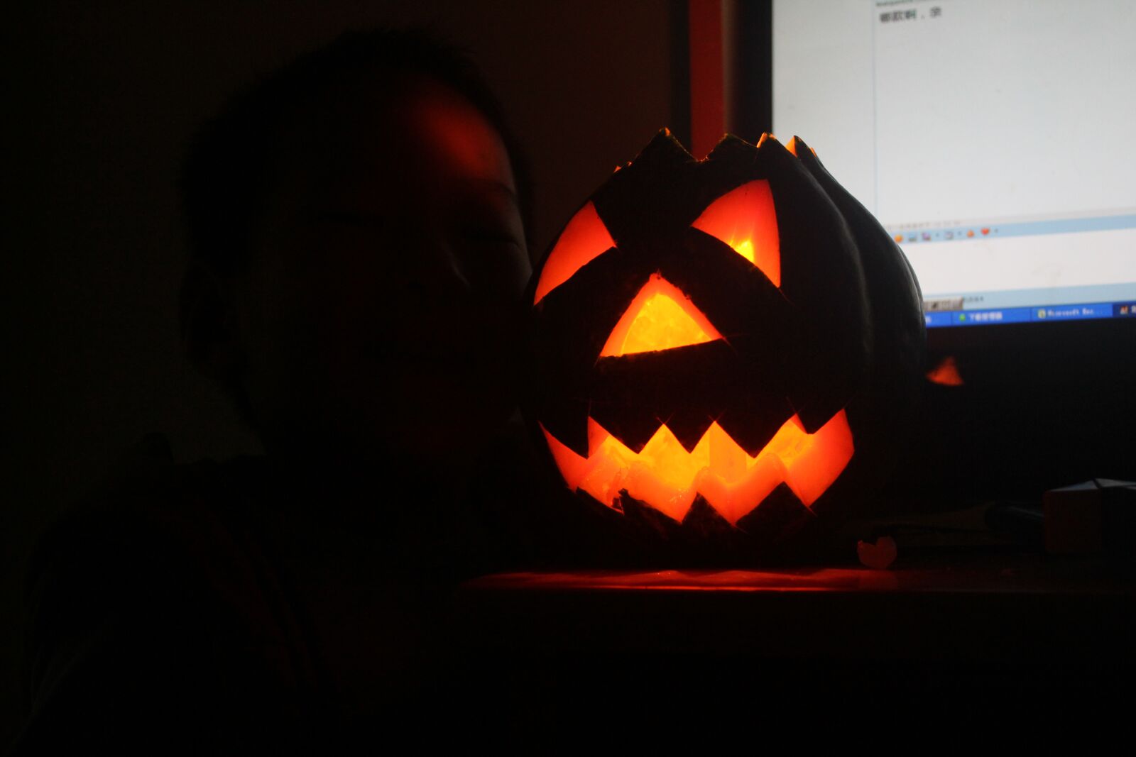 Canon EOS 550D (EOS Rebel T2i / EOS Kiss X4) sample photo. Halloween, jack-o-lantern, night photography