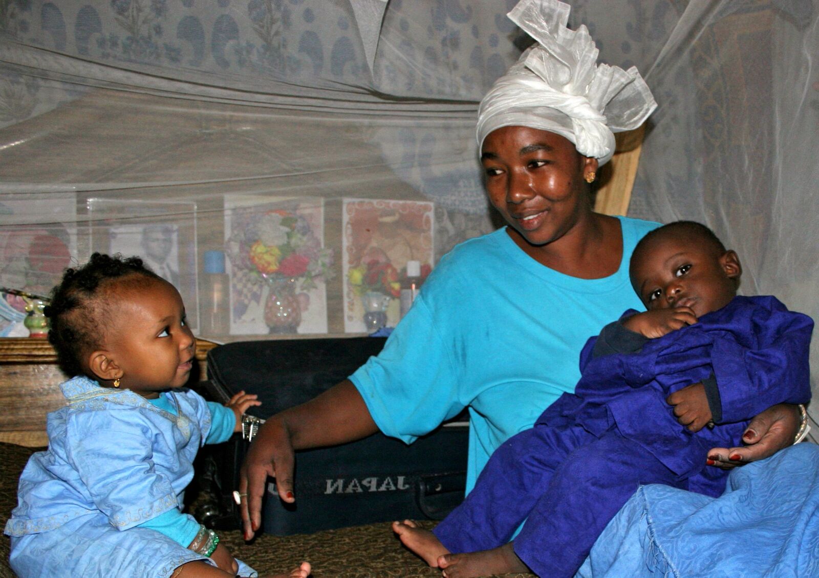 Canon EOS 20D sample photo. Mother, settles, down, nap photography