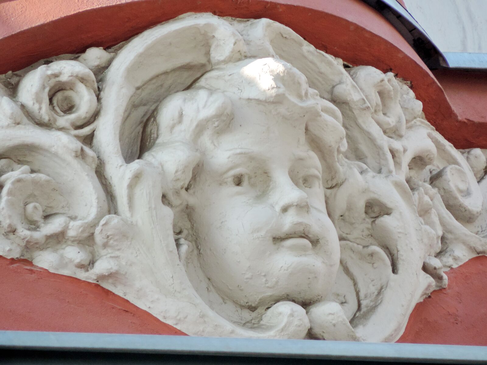 Nikon Coolpix P520 sample photo. Bust, heraldry, heritage, sculpture photography