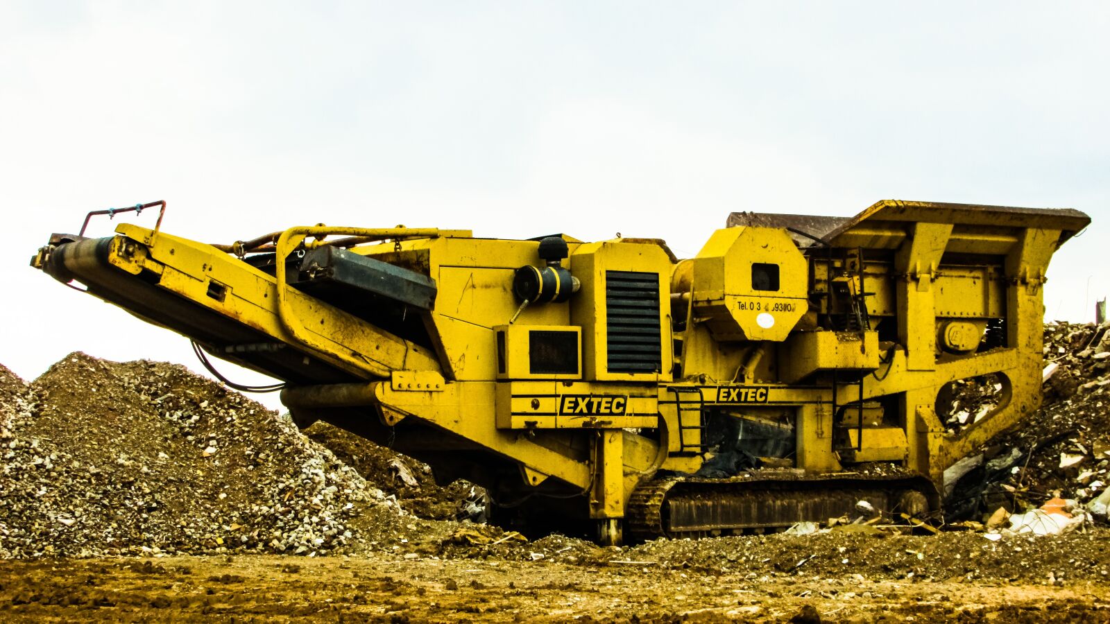 Canon PowerShot SX400 IS sample photo. Crusher, heavy machine, yellow photography