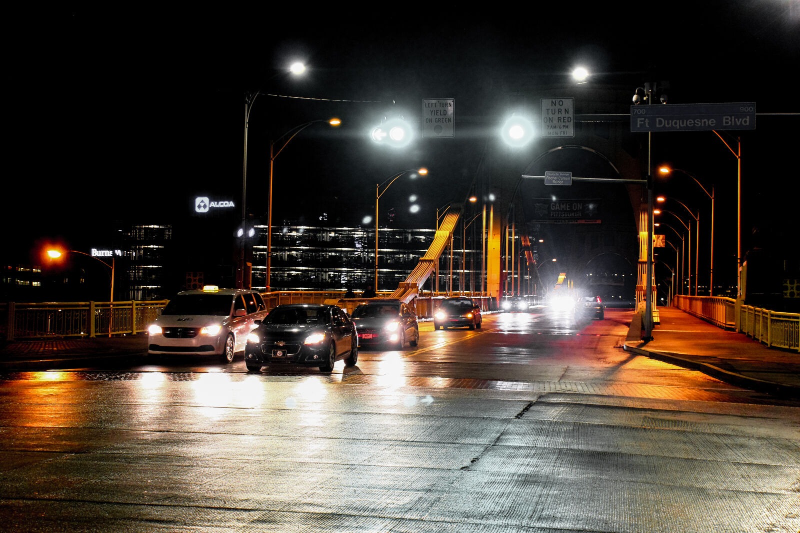 Canon EOS 600D (Rebel EOS T3i / EOS Kiss X5) sample photo. City, cars, street, bridge photography