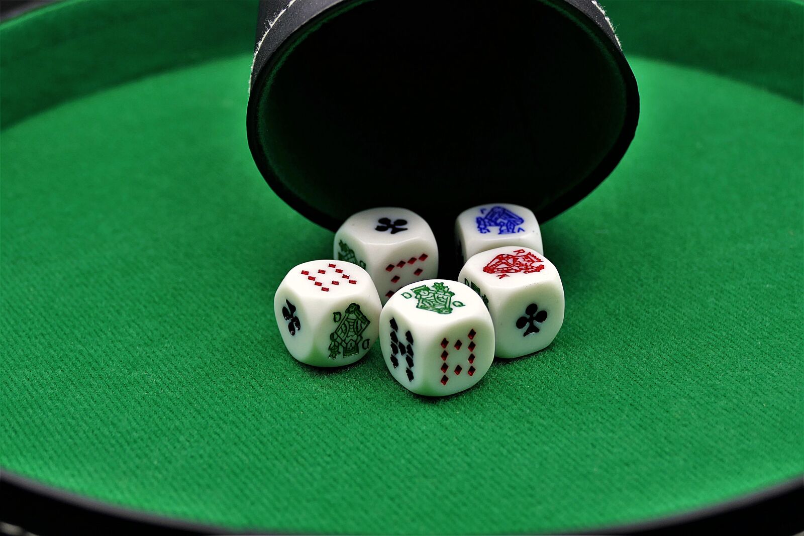 Panasonic Lumix DMC-FZ1000 sample photo. Poker dice, gambling, poker photography