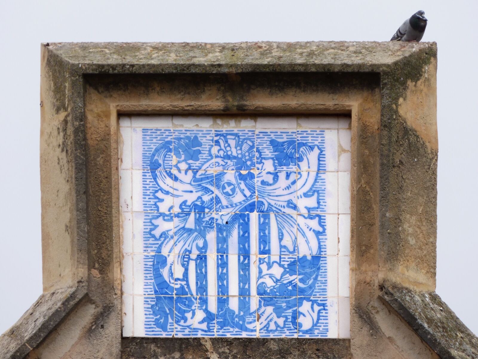 Panasonic Lumix DMC-FZ70 sample photo. Coat of arms, mosaic photography