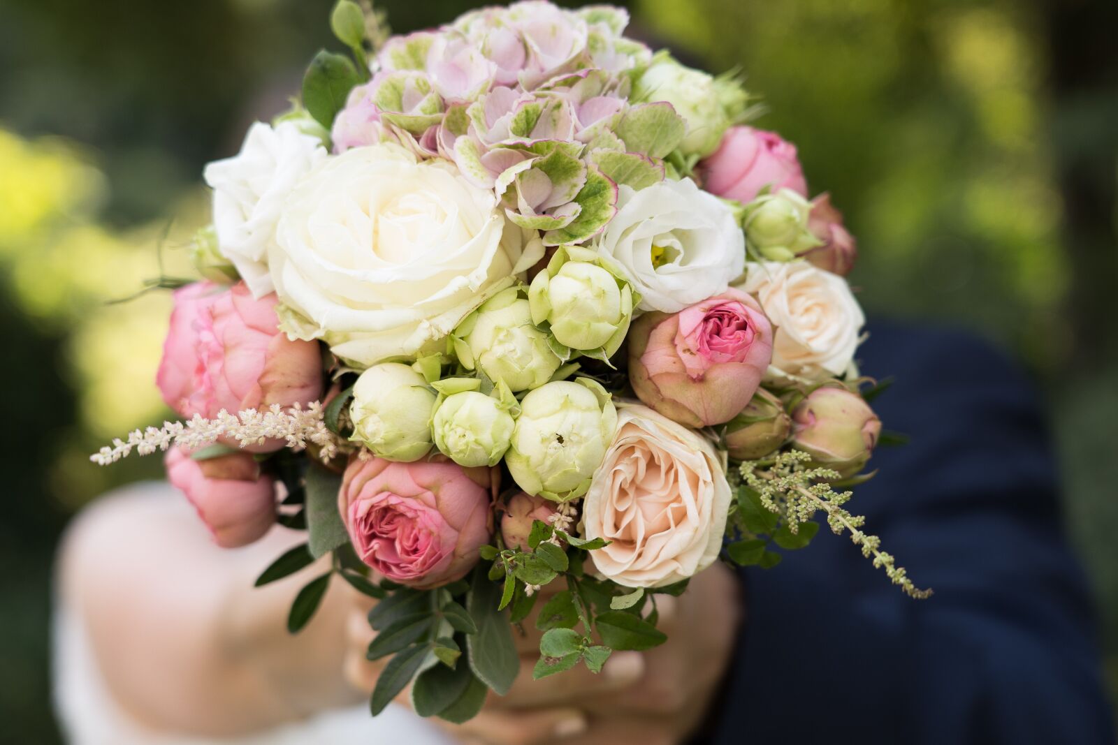 Sony FE 24-105mm F4 G OSS sample photo. Wedding, flowers, bouquet photography
