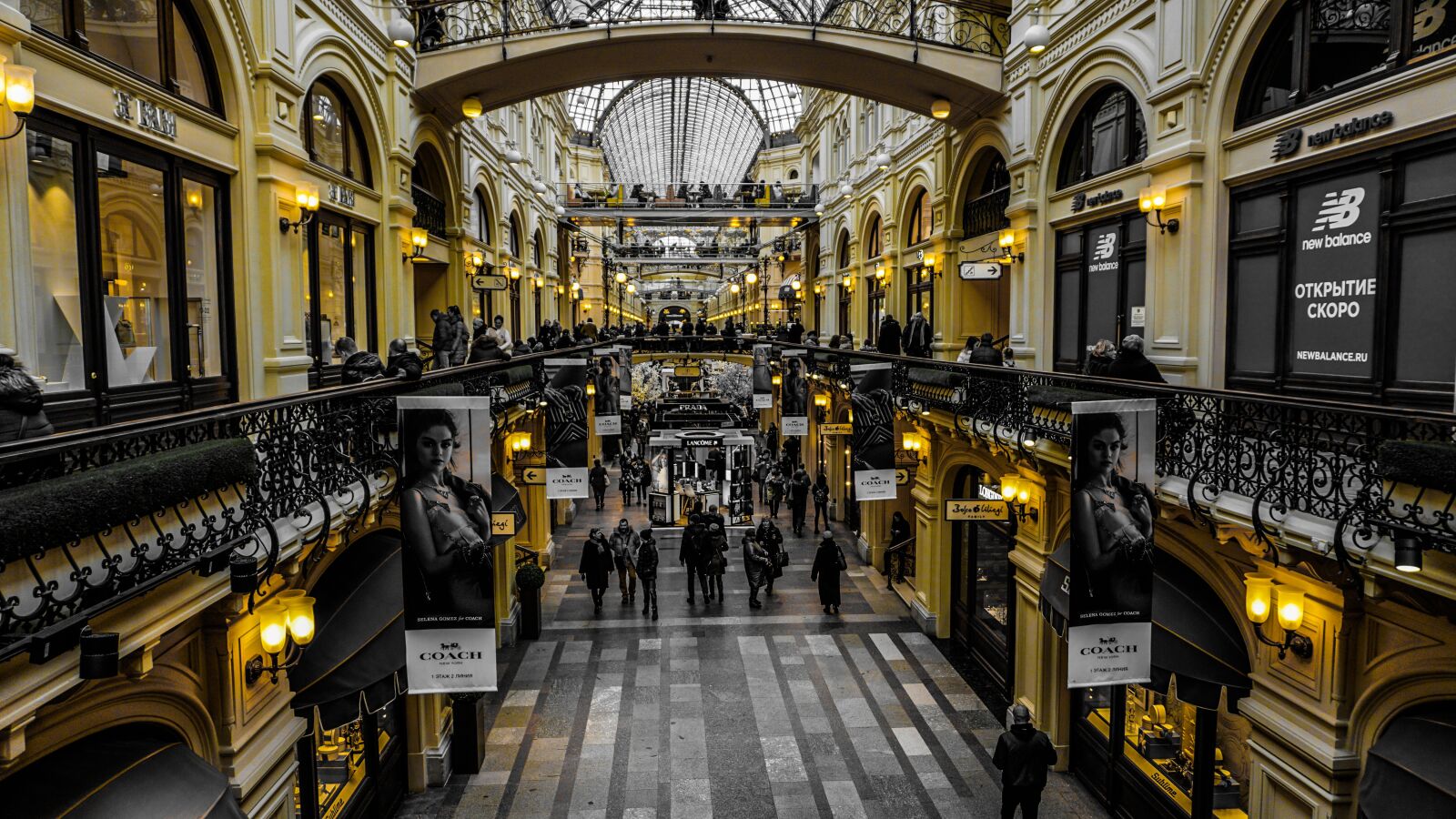 Sony E 16-50mm F3.5-5.6 PZ OSS sample photo. Mall, shop, shopping photography