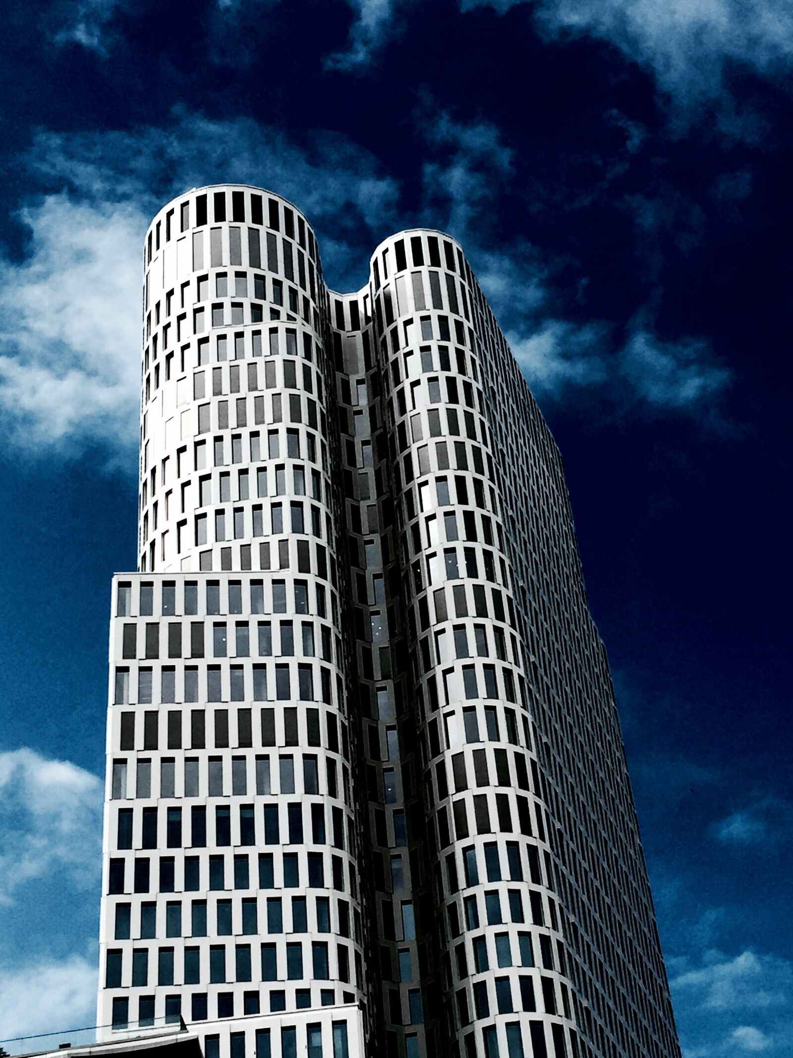 iPhone 6 back camera 4.15mm f/2.2 sample photo. Berlin, ku'damm, bank building photography