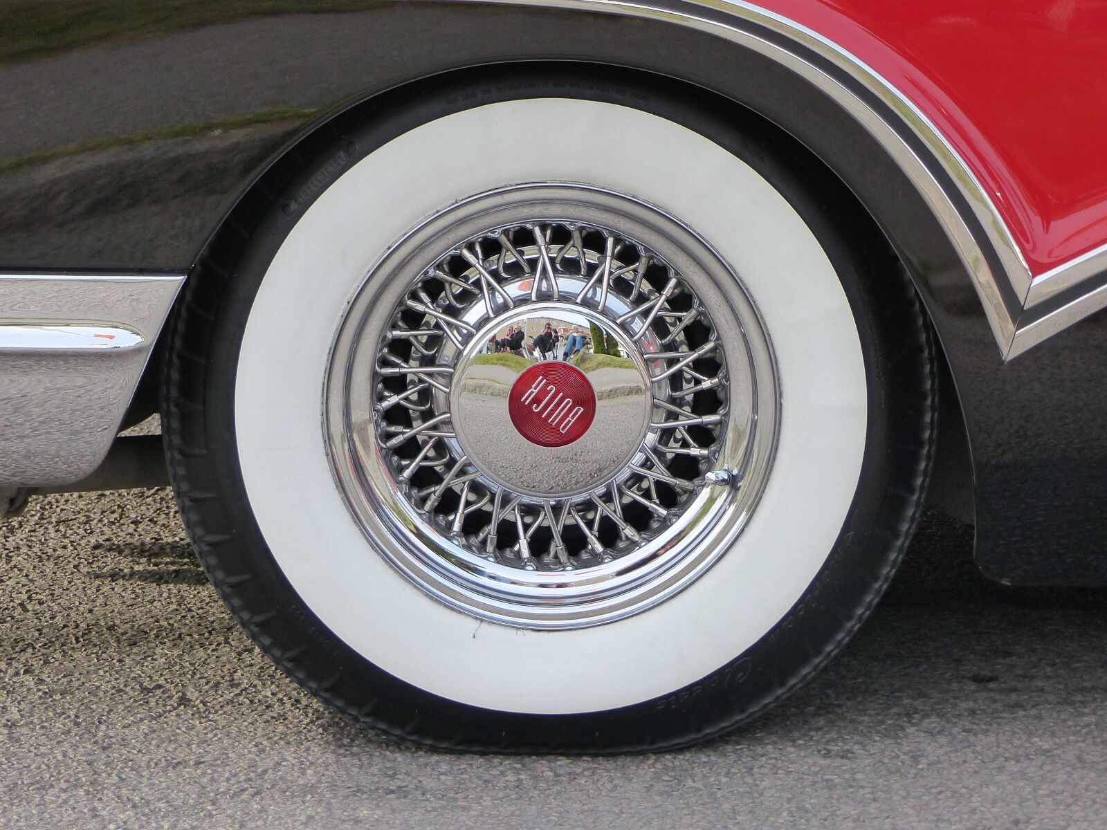 Panasonic Lumix DMC-FZ200 sample photo. Car tyres, wheel, car photography