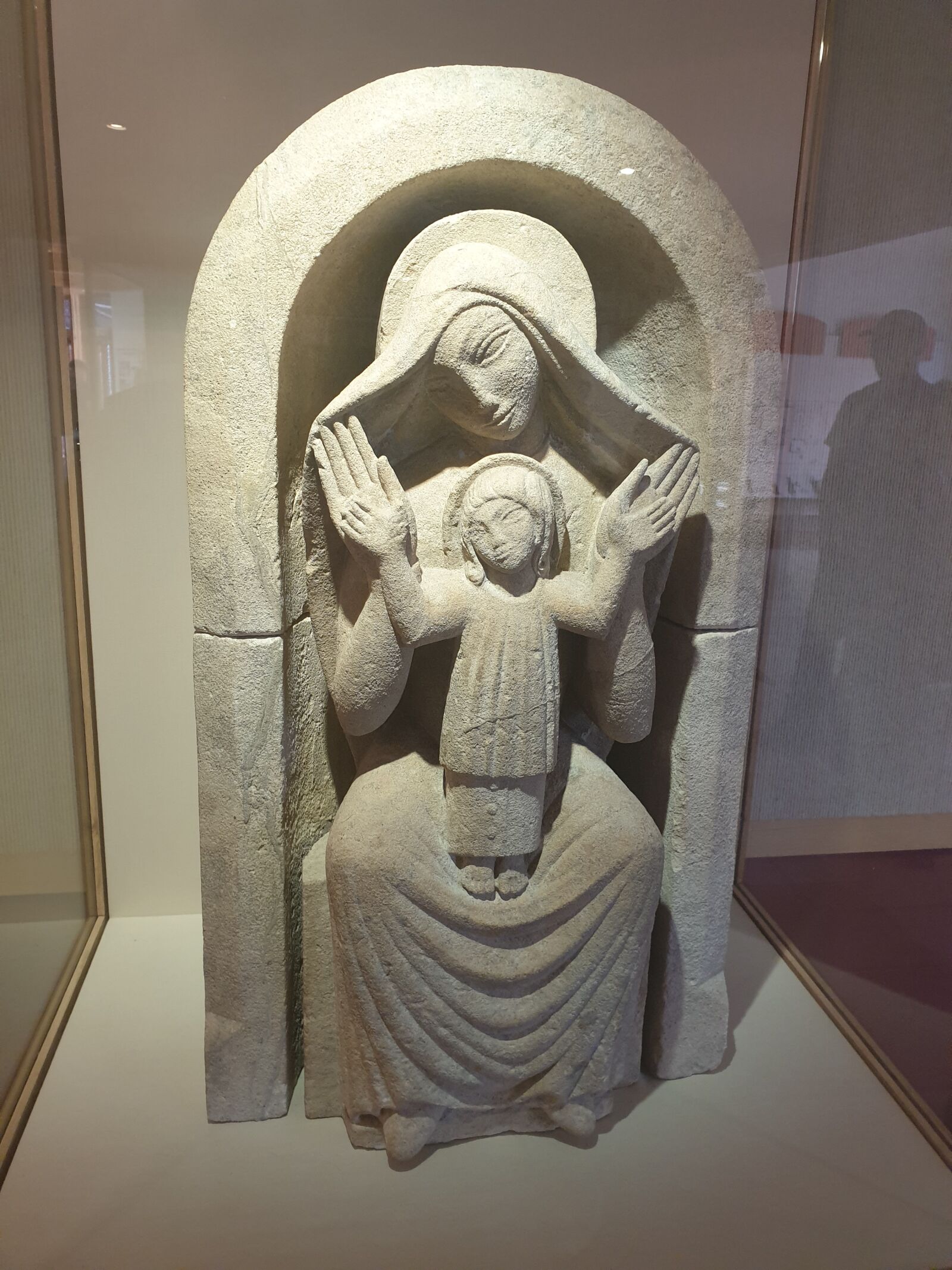 Samsung Galaxy S9+ sample photo. Statue, sacred, motherhood photography