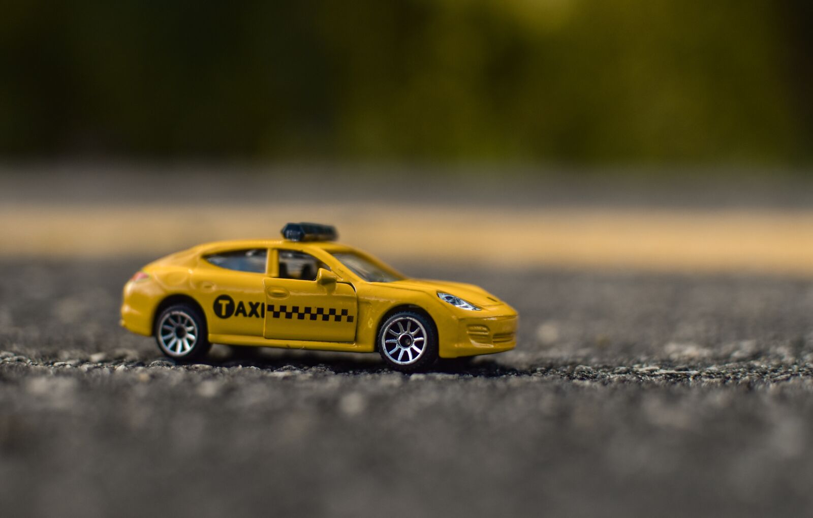 Nikon D5500 sample photo. Car, taxi, yellow taxi photography