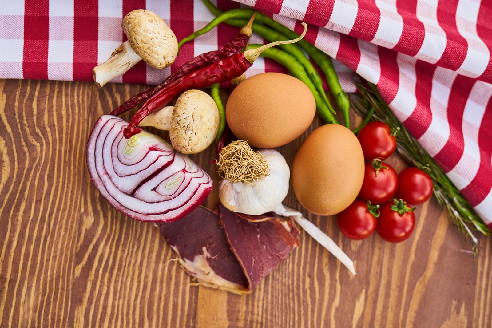 Sony a7R II sample photo. Pizza, egg, onion photography