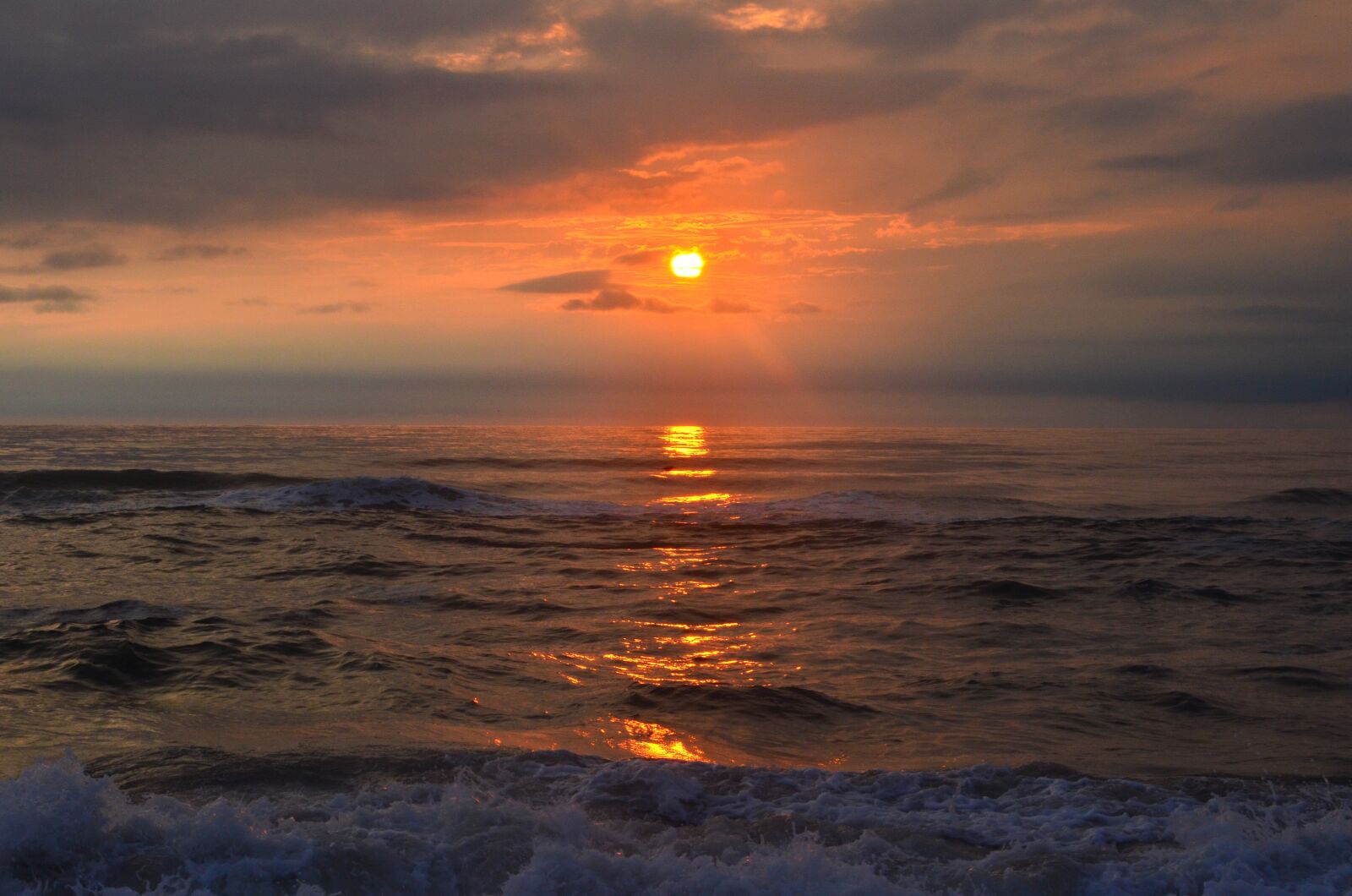 Nikon D5100 sample photo. Sunset, beach, sea photography