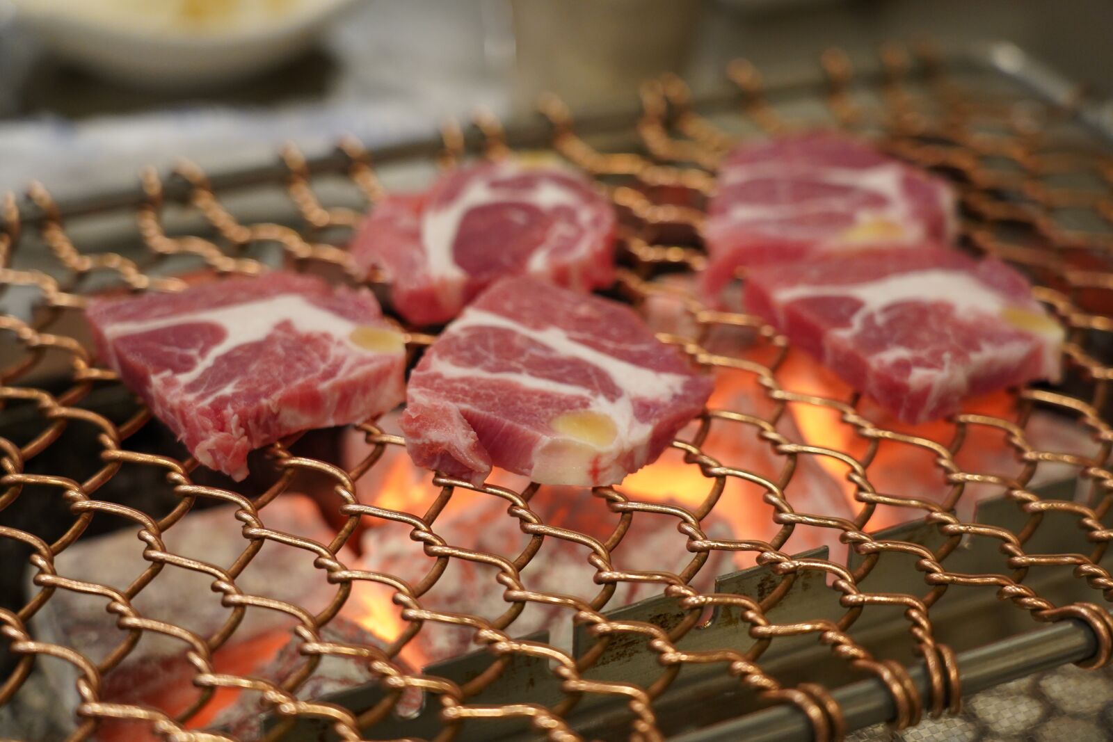 Sony FE 24-105mm F4 G OSS sample photo. Meat, lamb, charcoal photography
