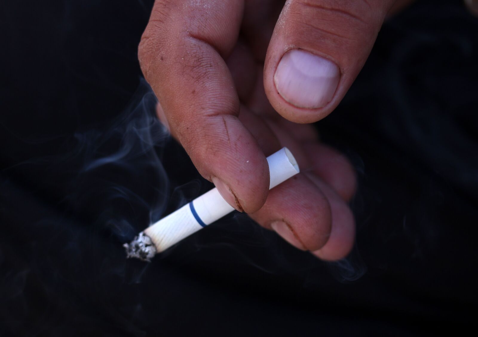 Canon EF-S 60mm F2.8 Macro USM sample photo. Cigarette, tobacco, smoke photography