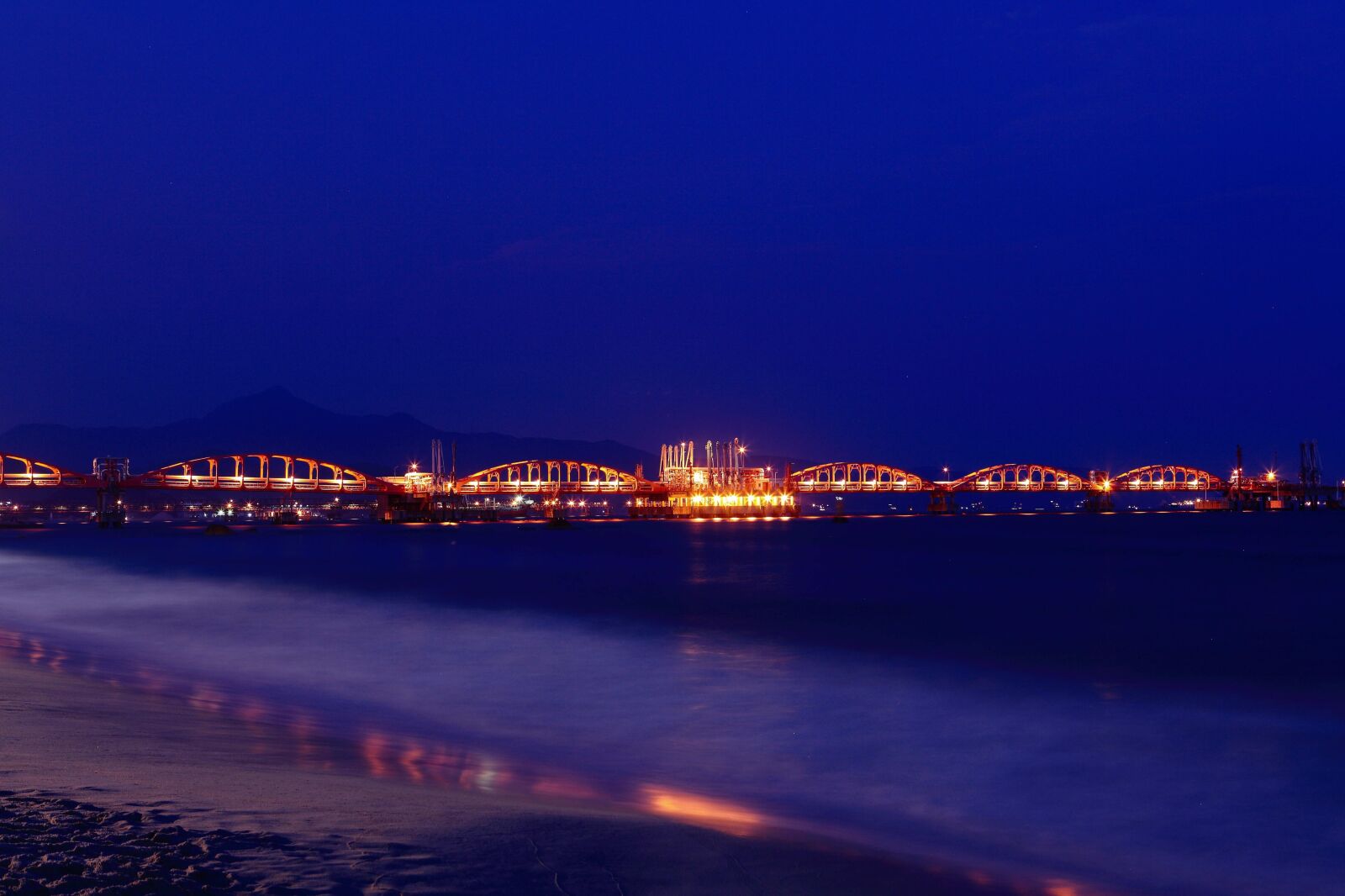 Canon EOS 5D Mark II sample photo. Light, oil, pipeline photography