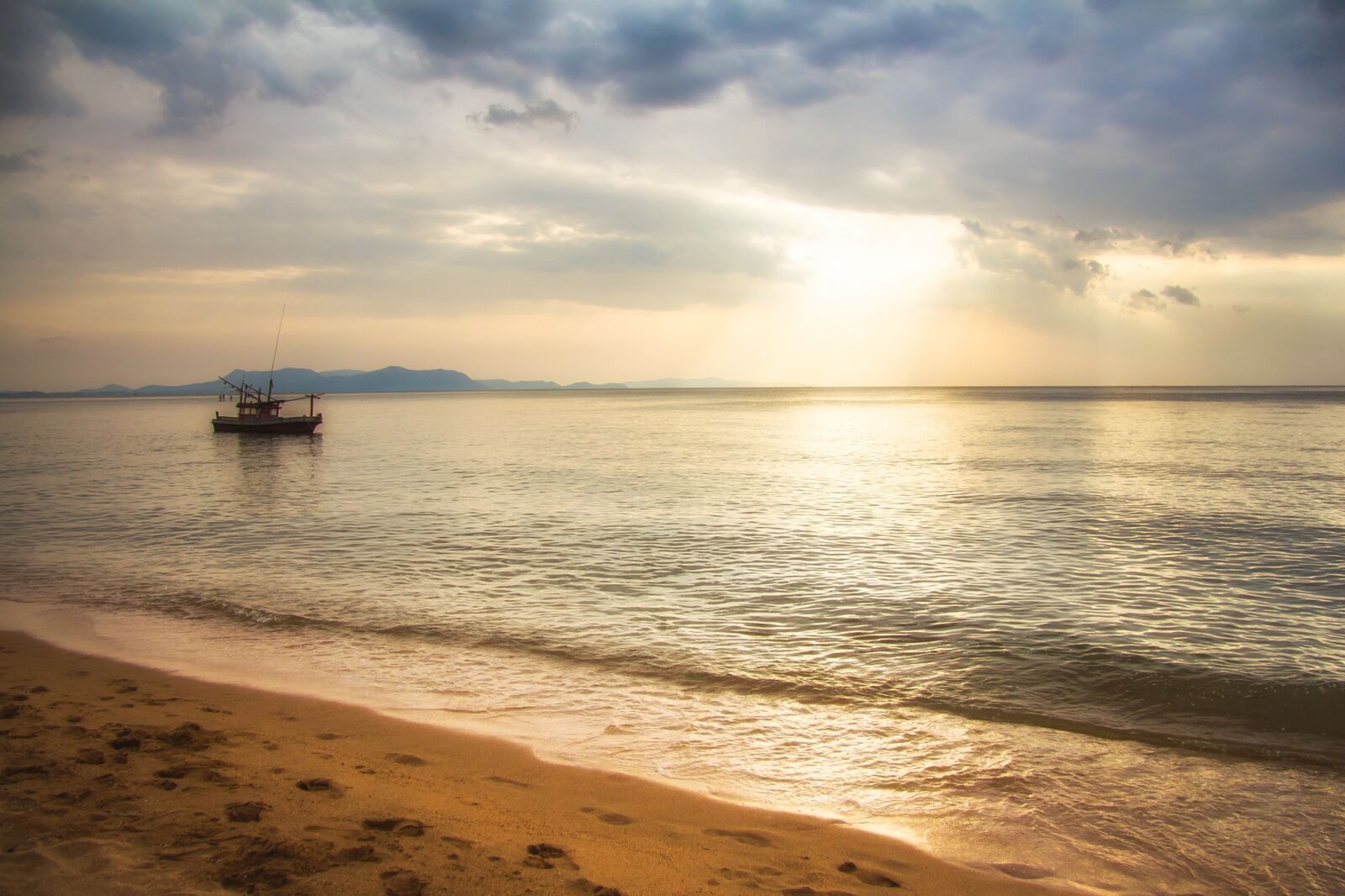 Canon EF-S 17-85mm F4-5.6 IS USM sample photo. Water, sunset, dusk photography