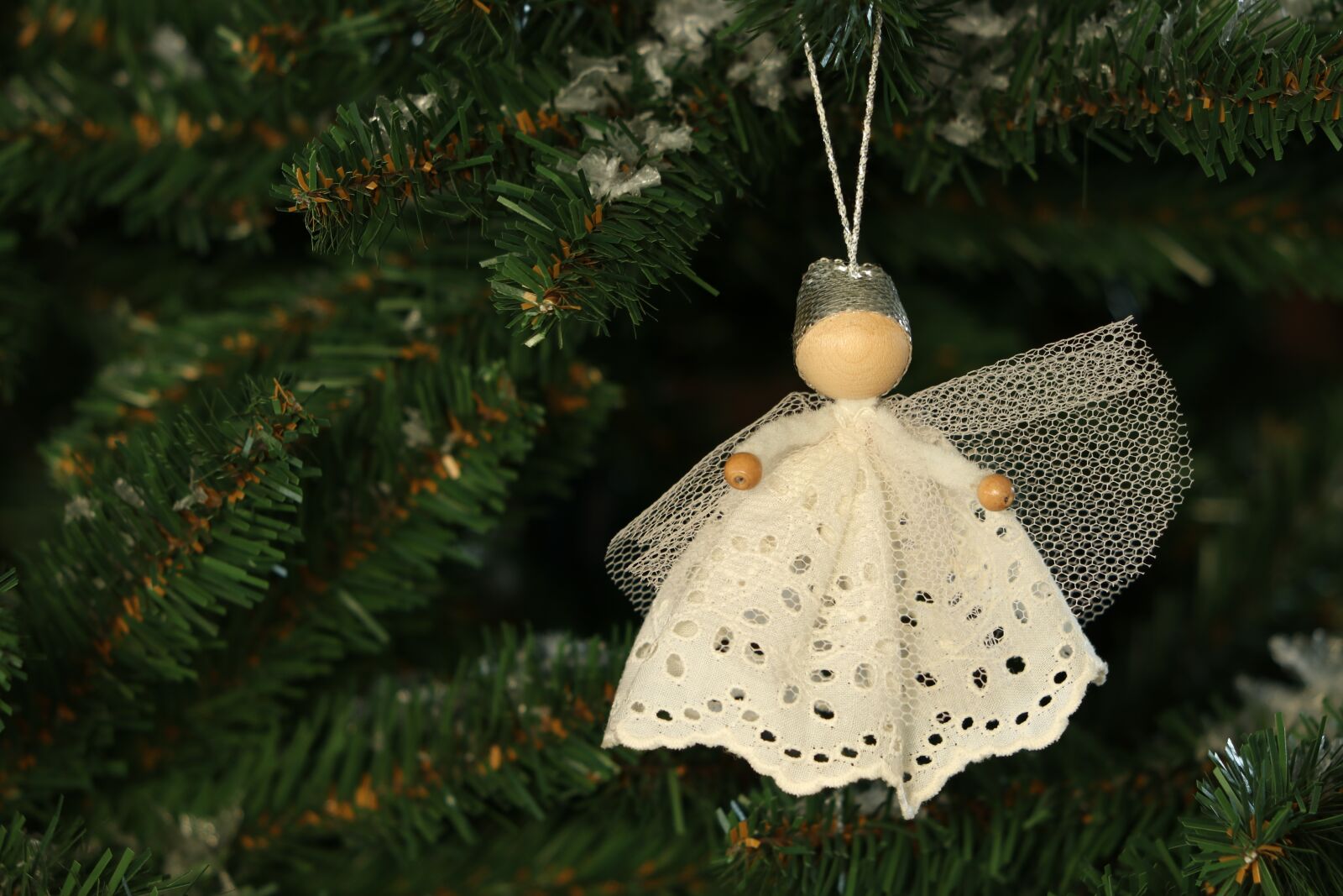 Canon EF 70-300 F4-5.6 IS II USM sample photo. Christmas, christmas decorations, angel photography