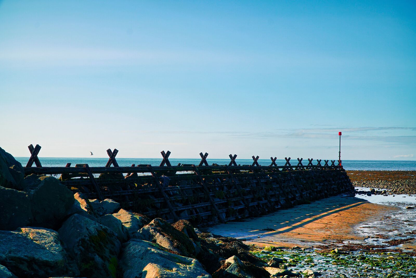 Sony a6300 + Sony E PZ 18-105mm F4 G OSS sample photo. Beach, breakwater, coast photography