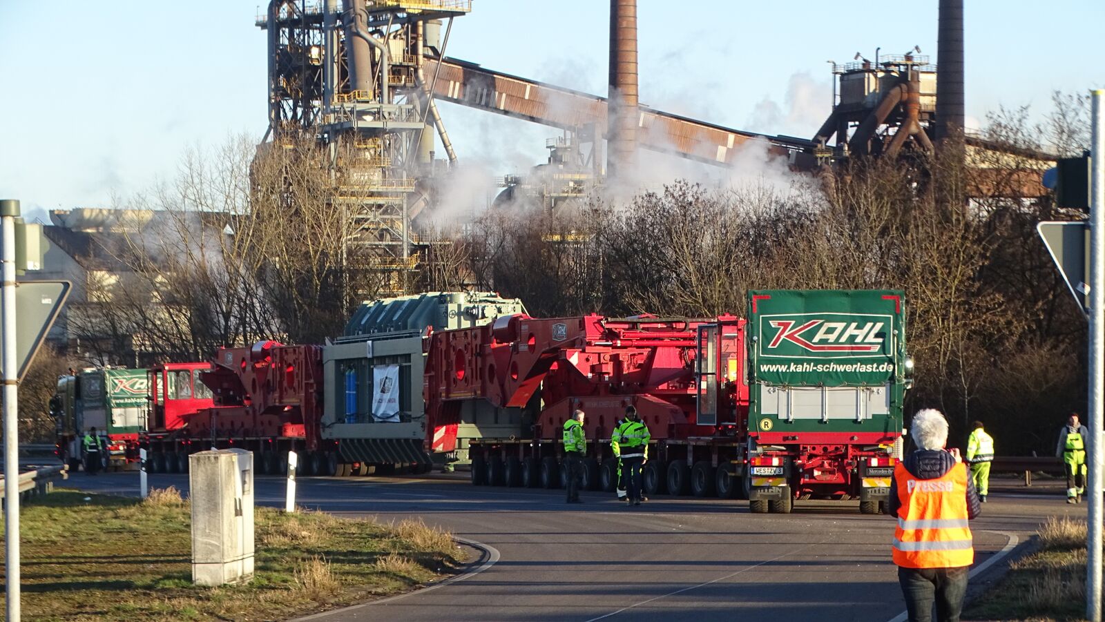 Sony Cyber-shot DSC-HX400V sample photo. Heavy transport, transformer, truck photography
