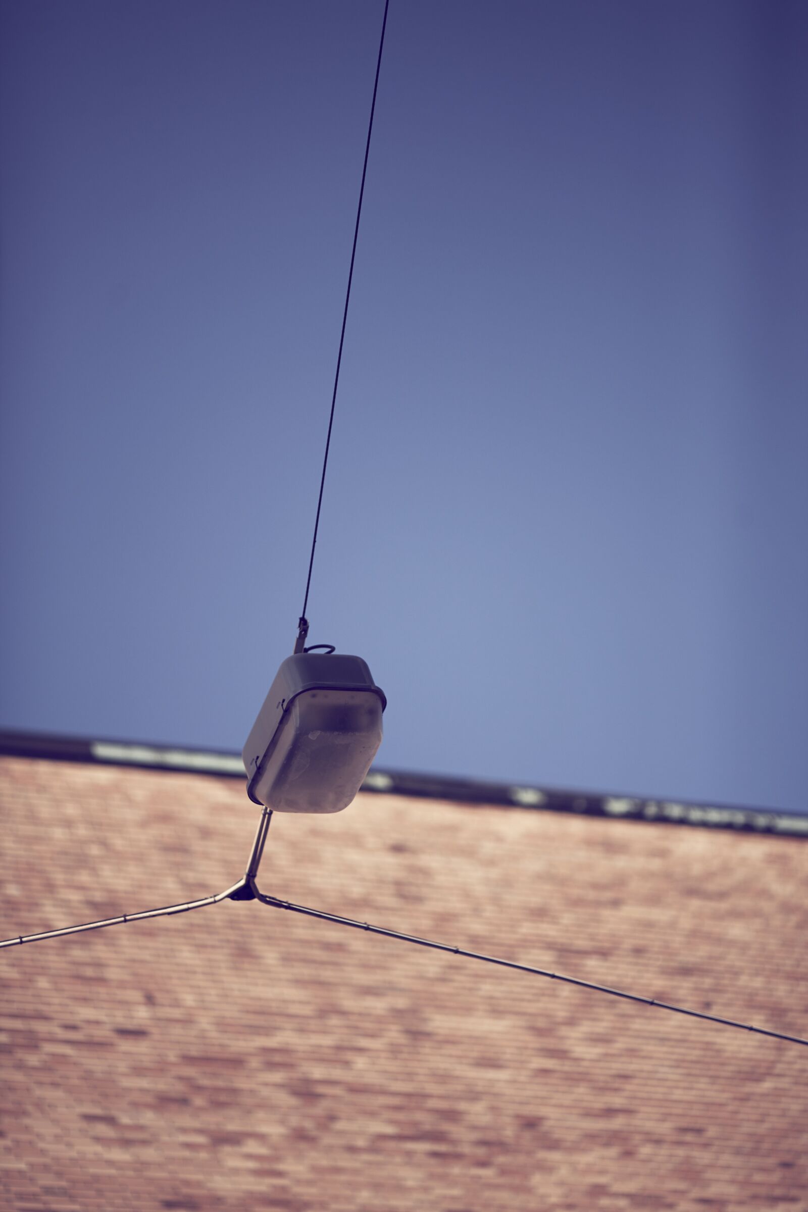 Canon EOS-1Ds Mark III sample photo. Lantern, brick, lamp photography