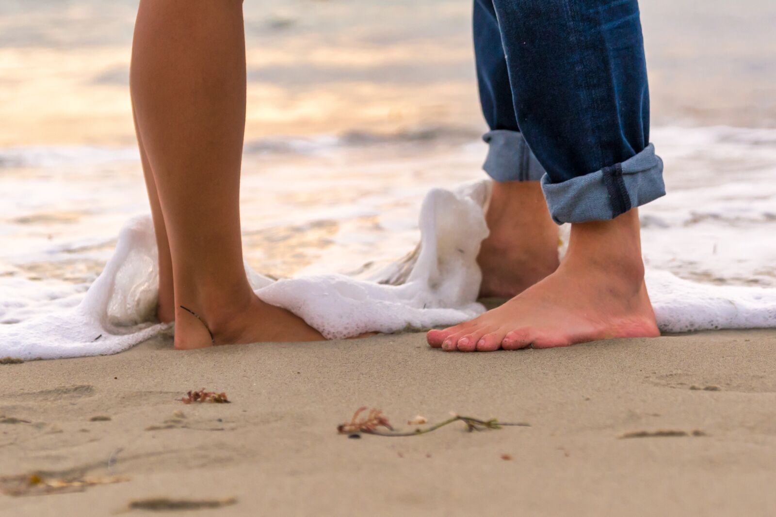 Sony a9 + Sony FE 24-70mm F2.8 GM sample photo. Sand, beach, barefoot photography