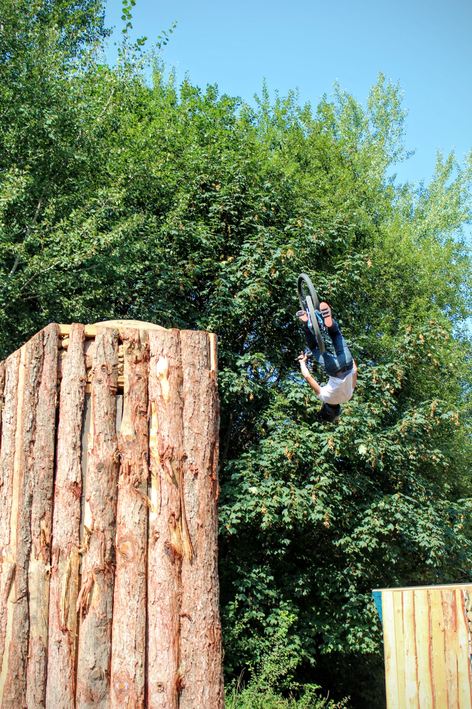 Canon EOS 600D (Rebel EOS T3i / EOS Kiss X5) sample photo. Plunge, bmx, wheel photography
