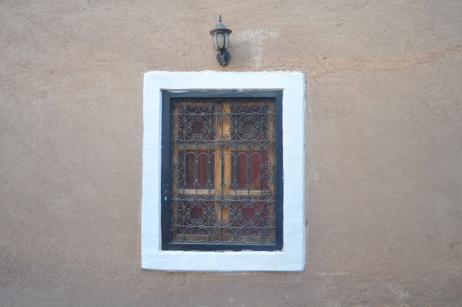 Nikon D90 sample photo. Lamp, window, antique photography