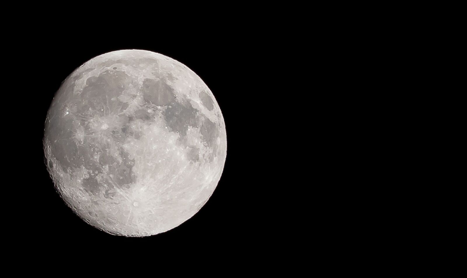 Canon EOS 7D Mark II sample photo. Moon, sky, peace photography