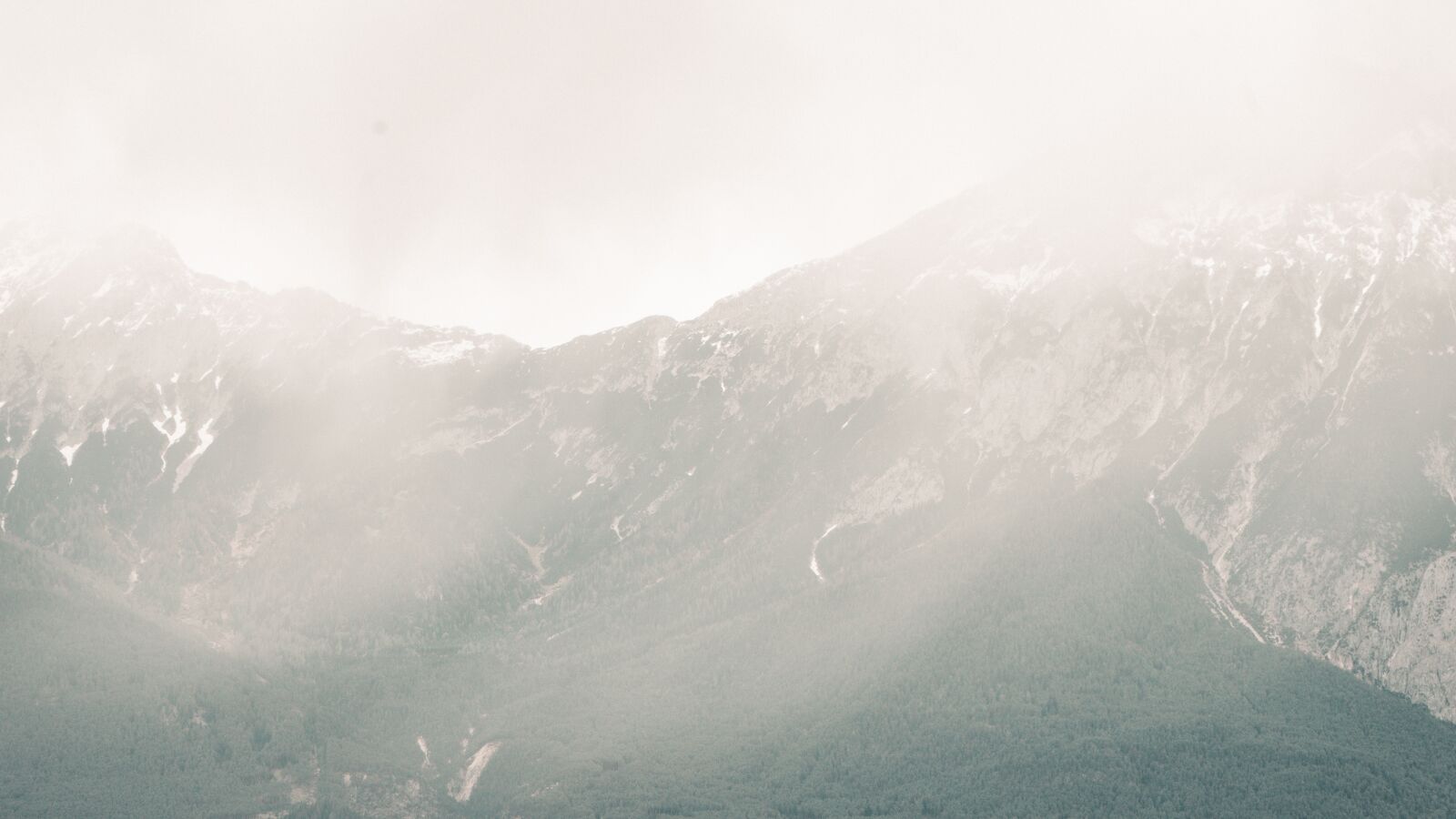 Sony a7 II + Sony FE 28-70mm F3.5-5.6 OSS sample photo. Mountains, cloudy, landscape photography