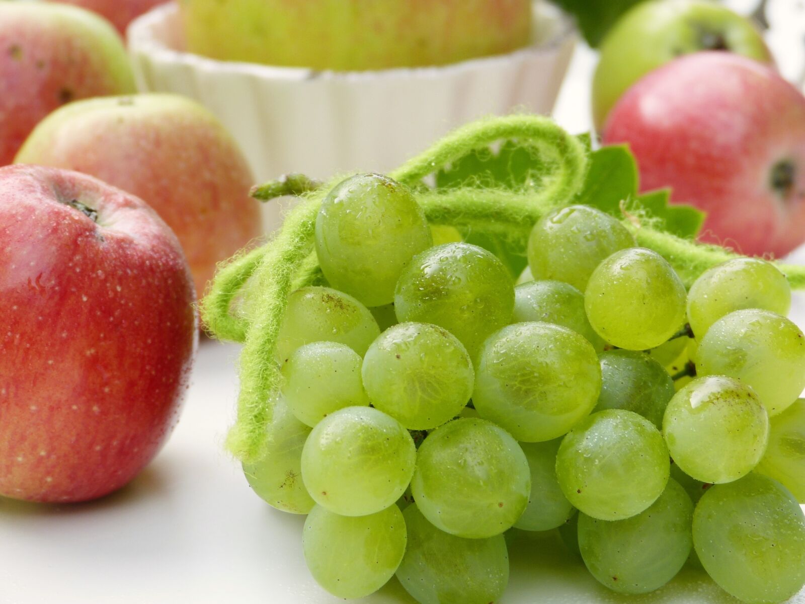 Panasonic Lumix DMC-FZ150 sample photo. Grapes, apple, water photography