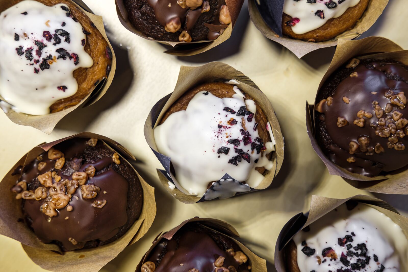 Fujifilm X-T2 + Fujifilm XF 35mm F2 R WR sample photo. Cupcake, cake, muffins photography