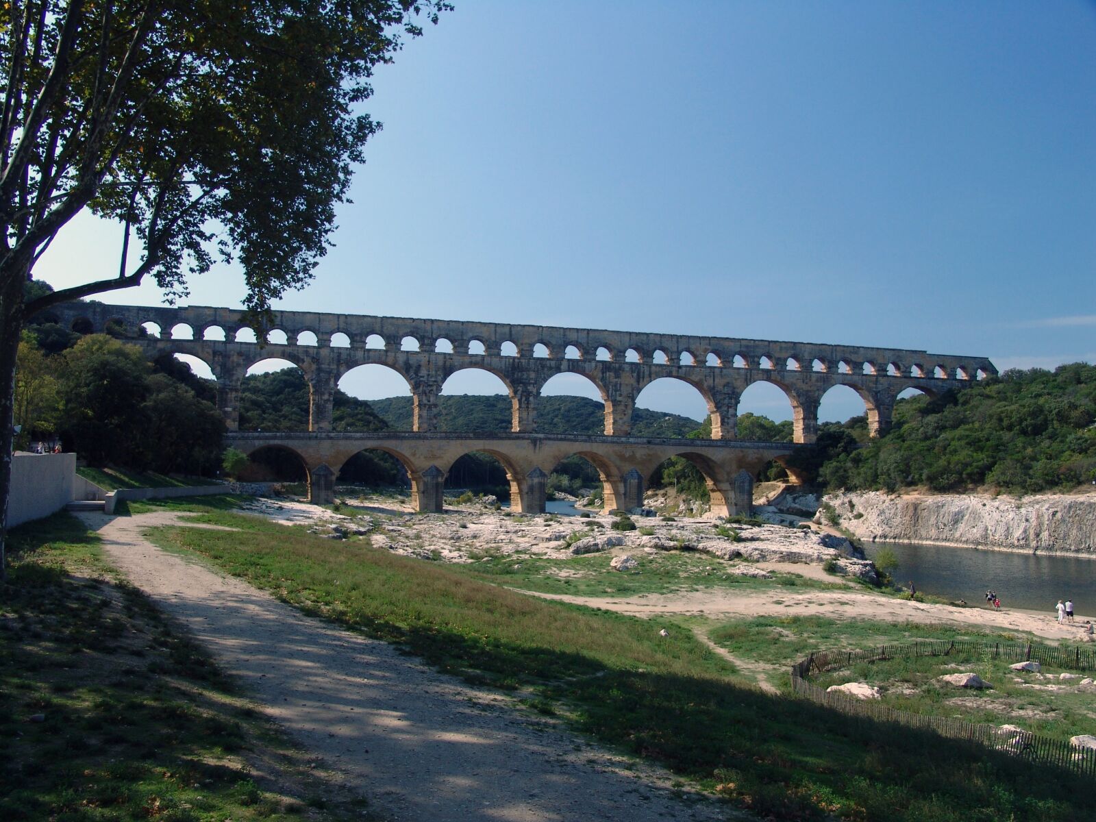 Sony DSC-F828 sample photo. France, water supply, aqueducts photography