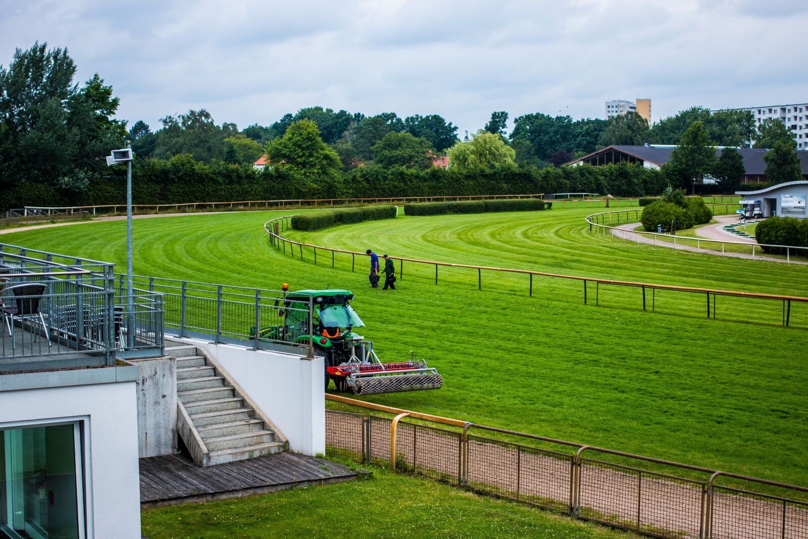 Canon EOS 70D + Canon EF 40mm F2.8 STM sample photo. Racecourse, repair lawn, lawn photography