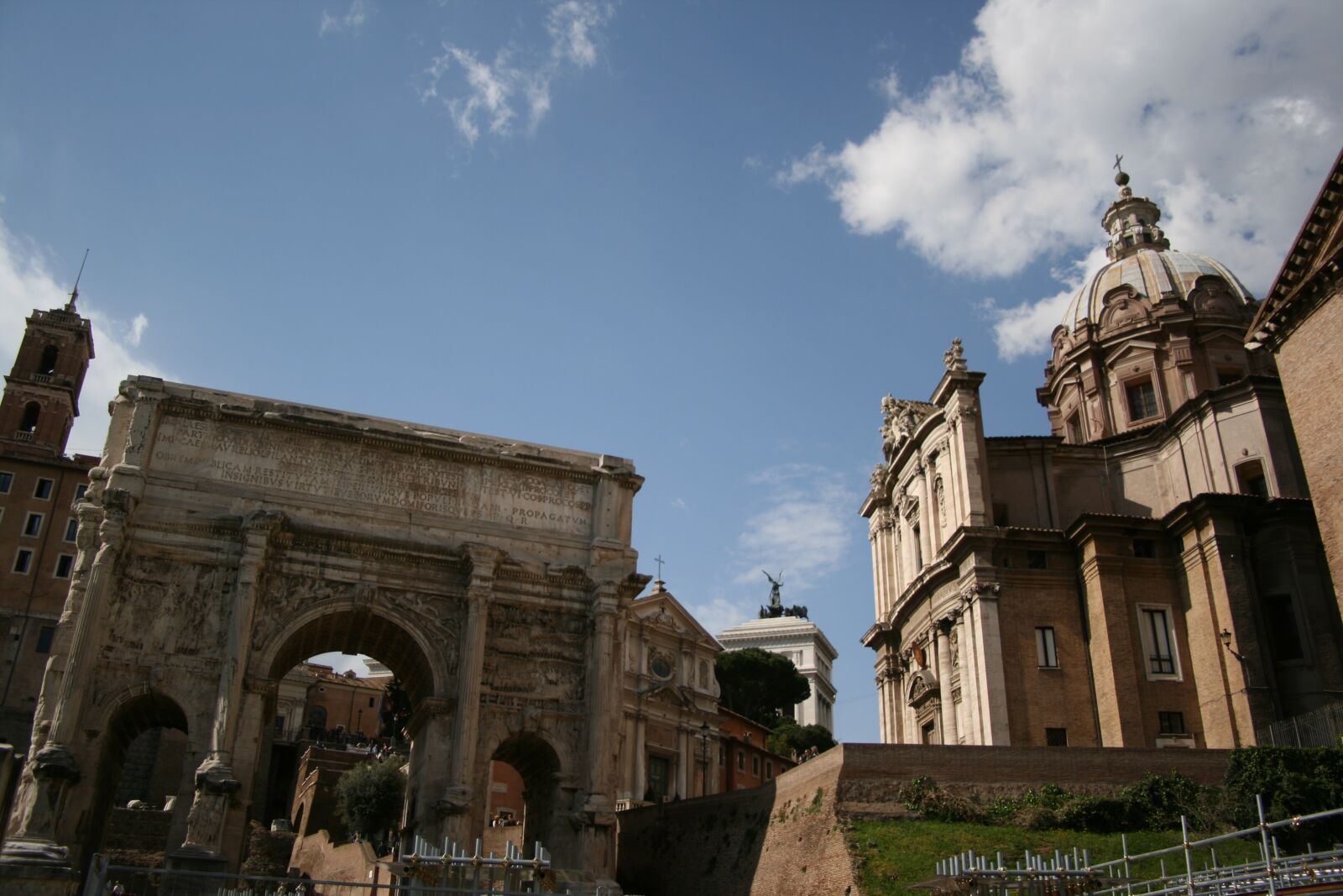 Canon EOS 400D (EOS Digital Rebel XTi / EOS Kiss Digital X) sample photo. Rome, archway, antiquity photography