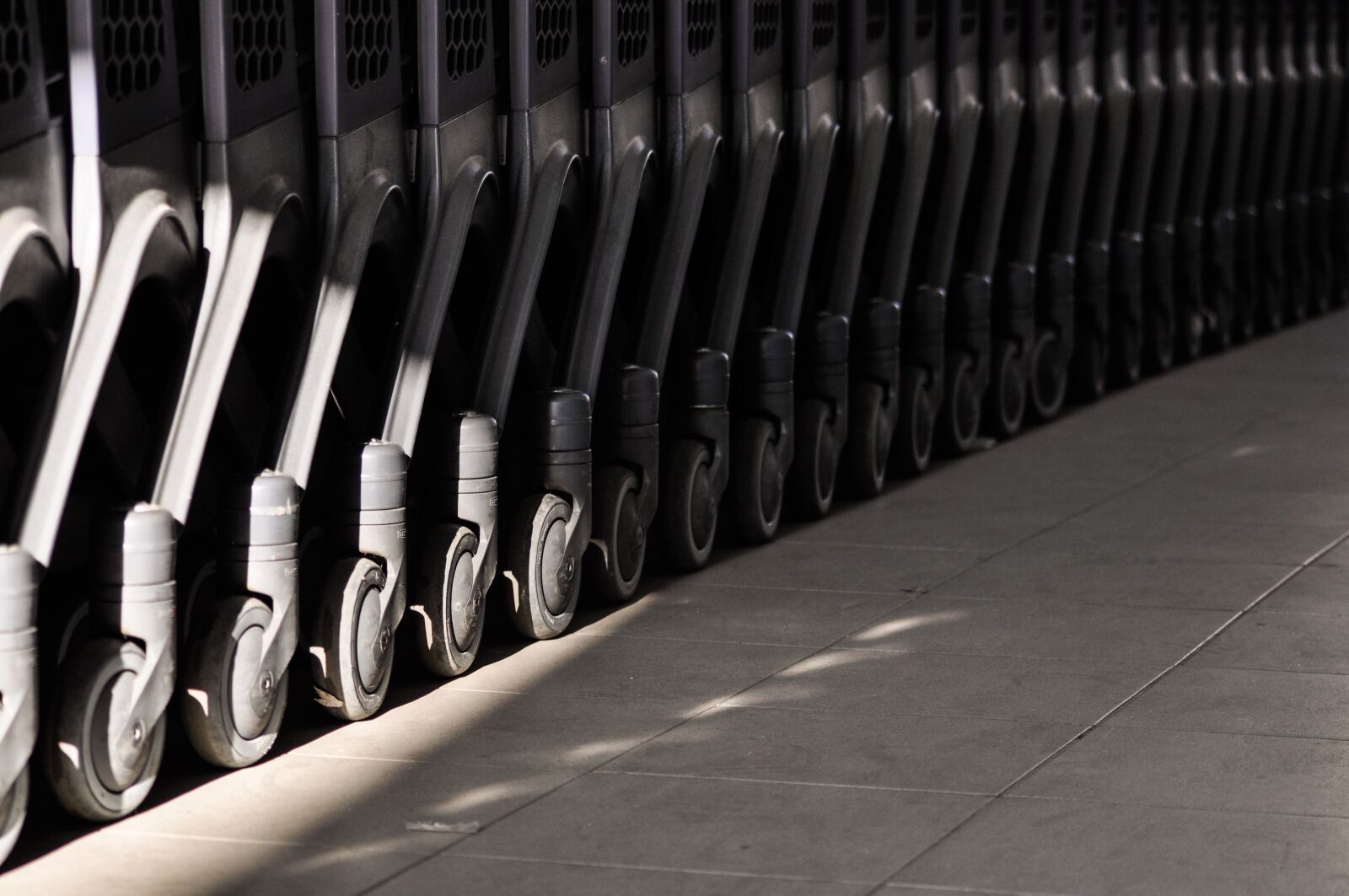 Nikon D90 sample photo. Trolleys, wheels, line photography